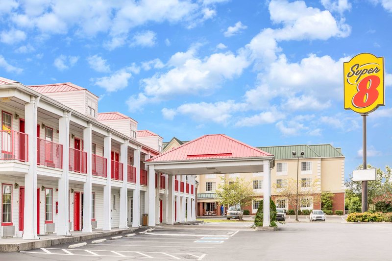 super 8 by wyndham clinton