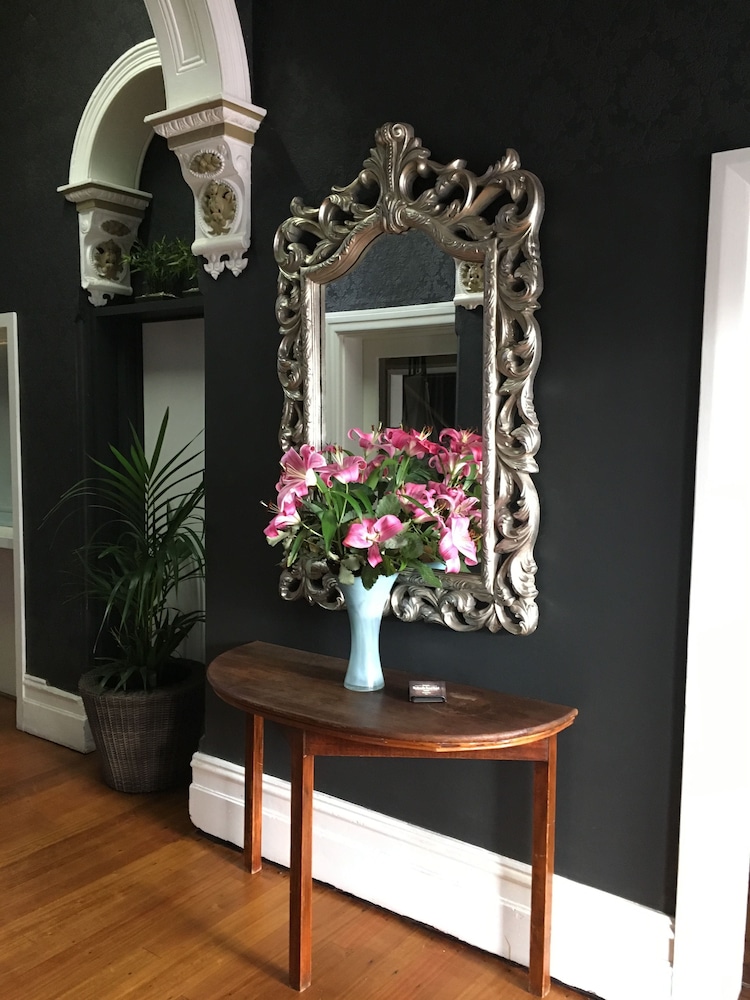 Healesville Grand Hotel,Near Four Pillars Gin,3 star