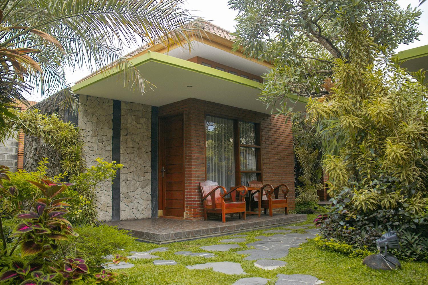 Rumput Resort & Resto,Depok>>Condongcatur,4 star