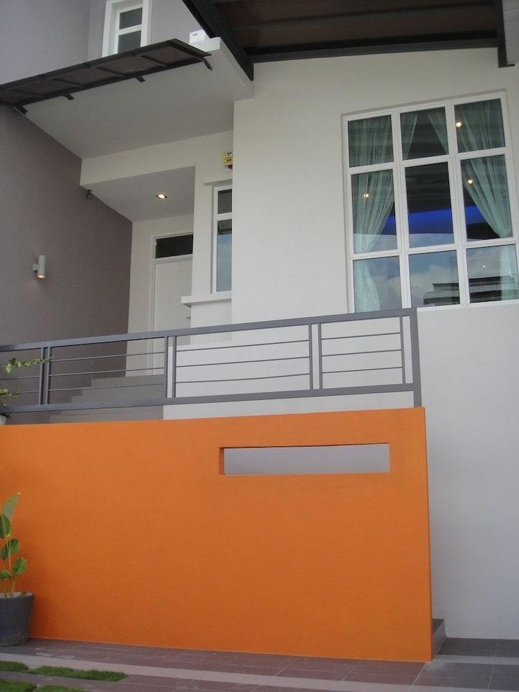 Shamrock Beach Villas,George Town>>Batu Ferringhi,3 star