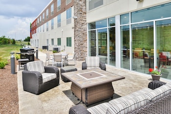 Holiday Inn Express & Suites Salem By Ihg,Carlyle Lake>>Alma,3 star