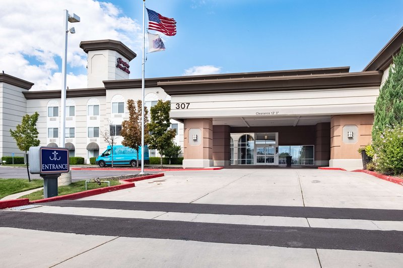 hampton inn and suites salt lake city airport