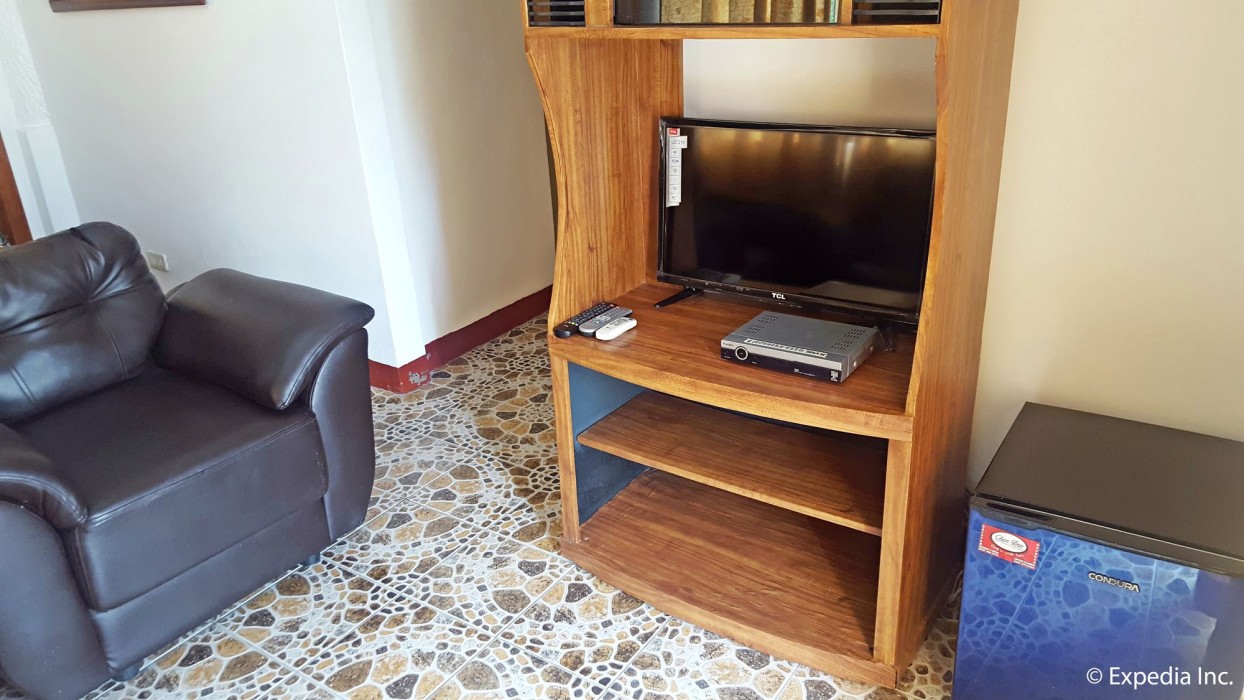 White Castle Resort & Hotel,Balibago>>Balayan,3 star