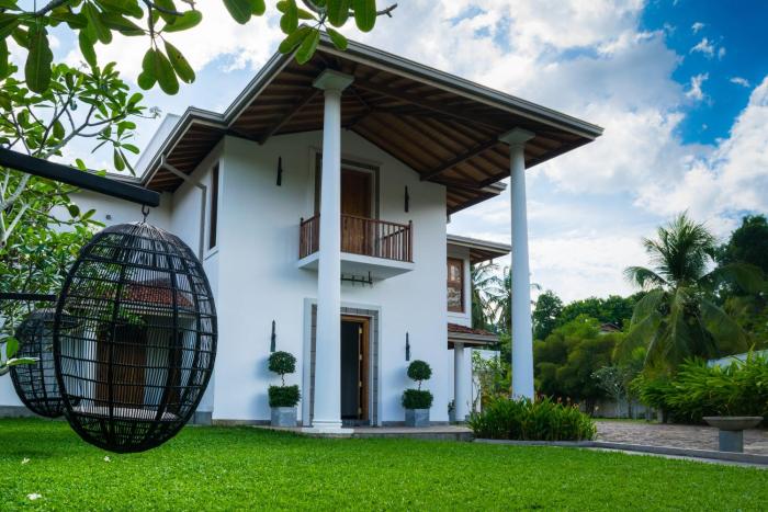 villa white queen