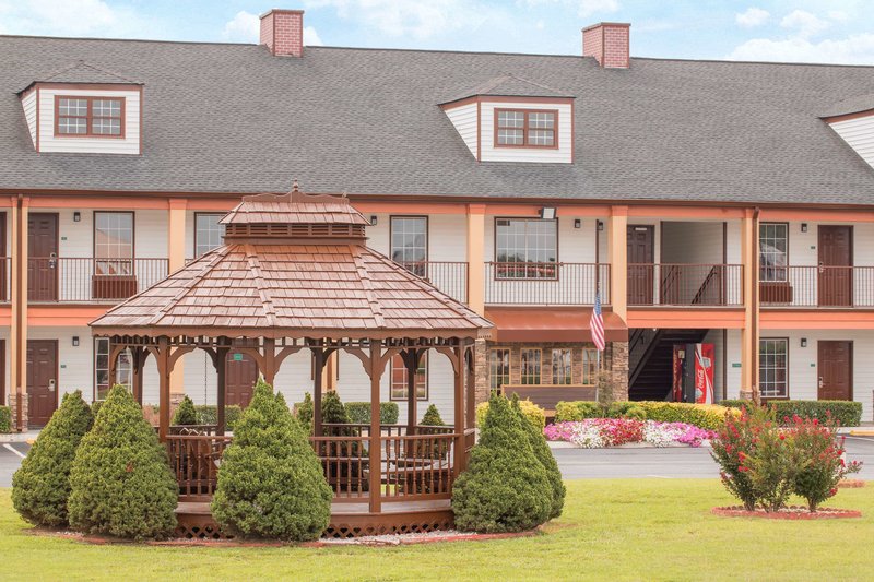 Baymont By Wyndham Commerce Ga Near Tanger Outlets Mall,Commerce>>Athens,2 star