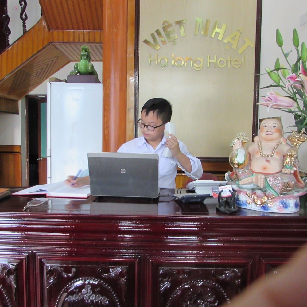 viet nhat halong hotel
