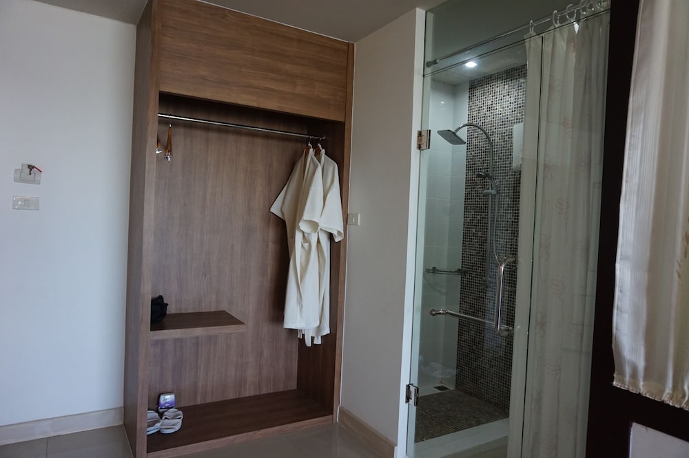 Akelada Hotel,Buri Ram Province>>Nang Rong,3.5 star