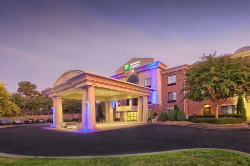 Holiday Inn Express And Suites Raleigh North Wake,Raleigh>>Charlotte,3 star