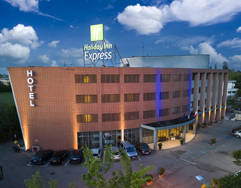 holiday inn express parma by ihg