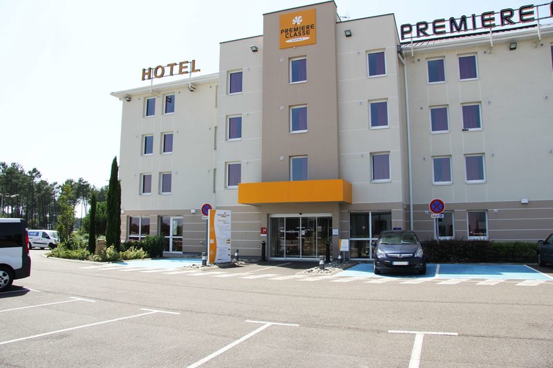Hotel Premiere Classe Mont De Marsan,Next To A Golf Course,2 star