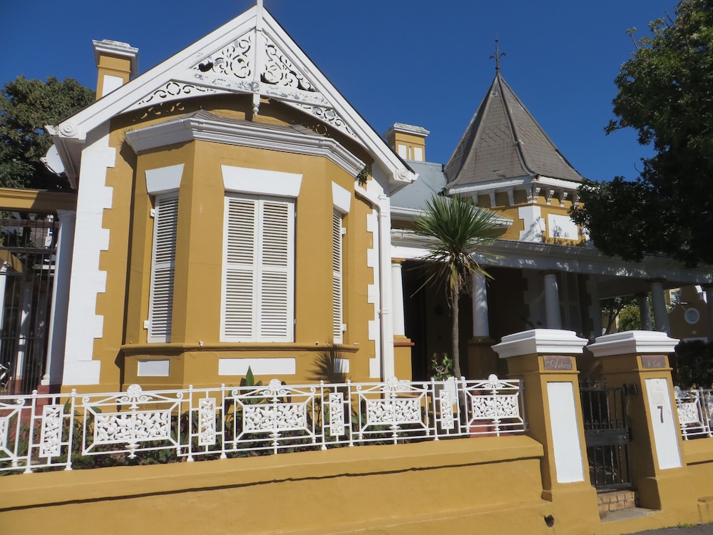 ashanti guest house gardens