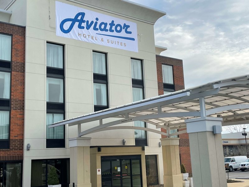 aviator hotel and suites south i 55 bw signature collection