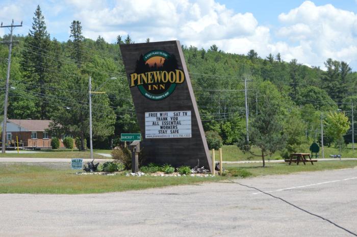 Pinewood Inn,Madawaska Valley>>Barry's Bay,2 star