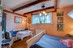 room-image