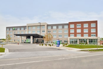 Holiday Inn Express & Suites Madison By Ihg,Dane County>>Dane,3 star