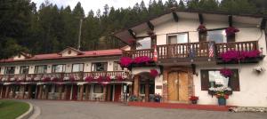 Gables Motel,British Columbia>>Radium Hot Springs,2 star