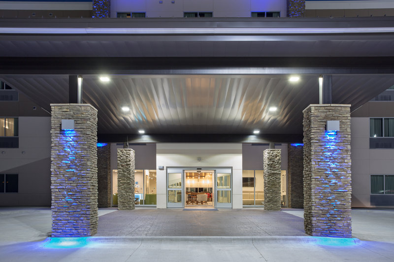 holiday inn express and suites lincoln i 80