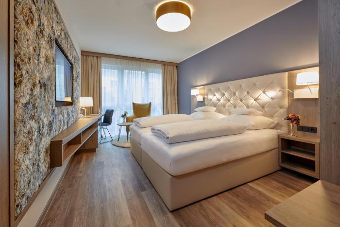 Hotel Am See,Neutraubling>>Munich,4 star