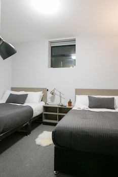 Townhouse 16 Ilford Hill,London>>Ilford,2.5 star
