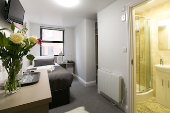 Townhouse 16 Ilford Hill,London>>Ilford,2.5 star
