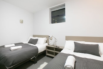 Townhouse 16 Ilford Hill,London>>Ilford,2.5 star