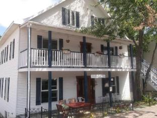 Les Pinsons Des Rives,Near Charlevoix Museum,4 star