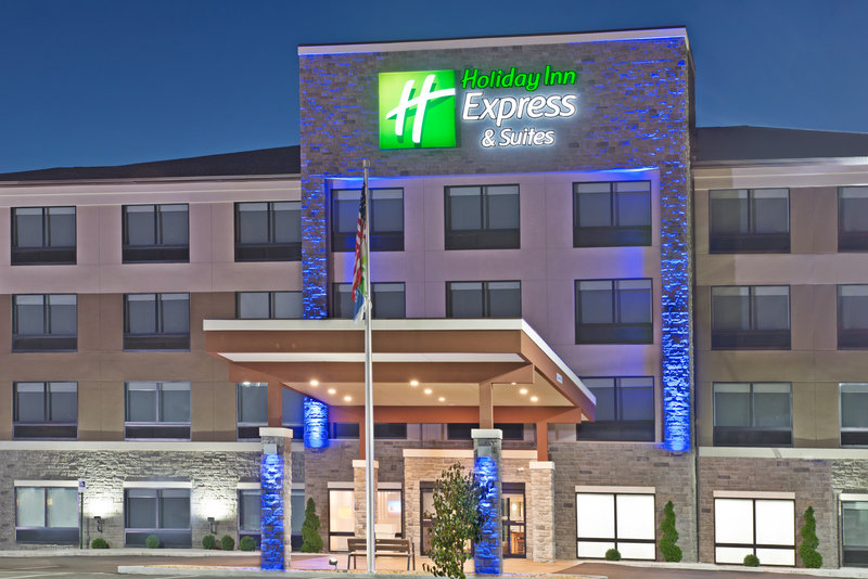 holiday inn express and suites uniontown by ihg