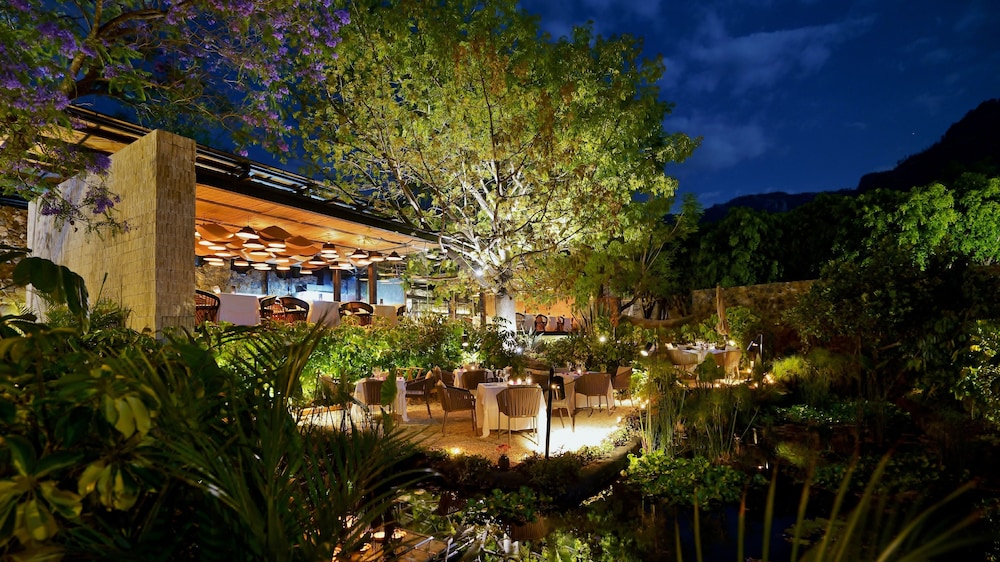 hotel amomoxtli