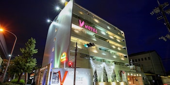 v hotel adults only