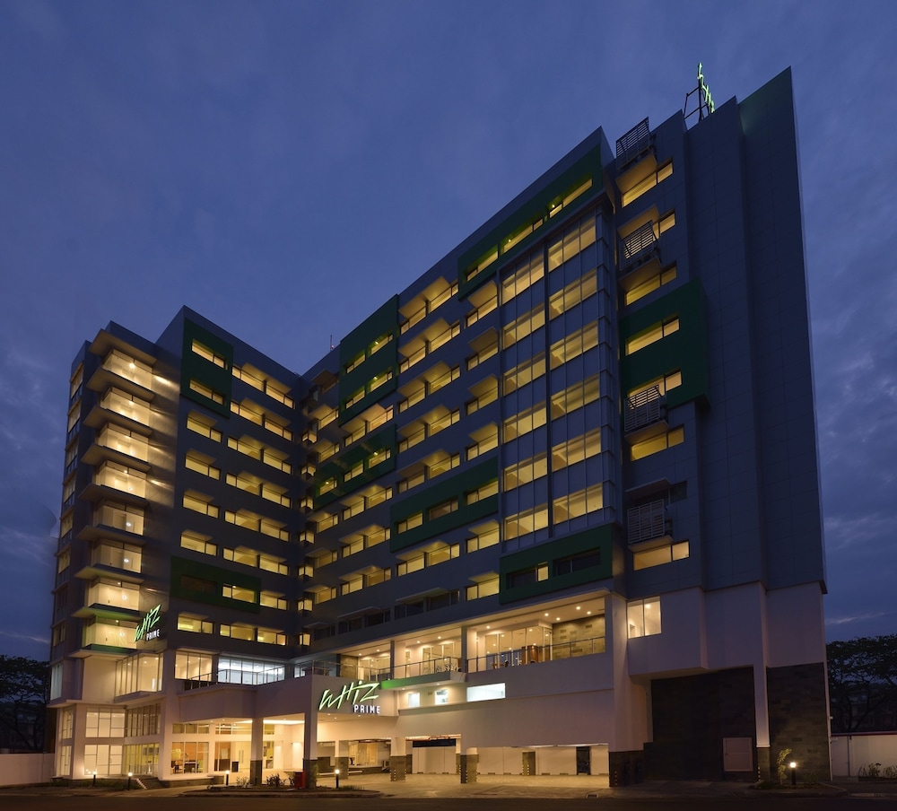 whiz prime hotel megamas manado