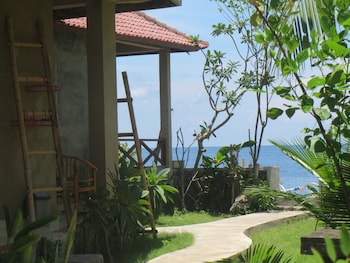 Amed Sari Beach Guesthouse