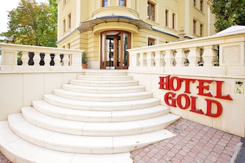 gold hotel and apartments