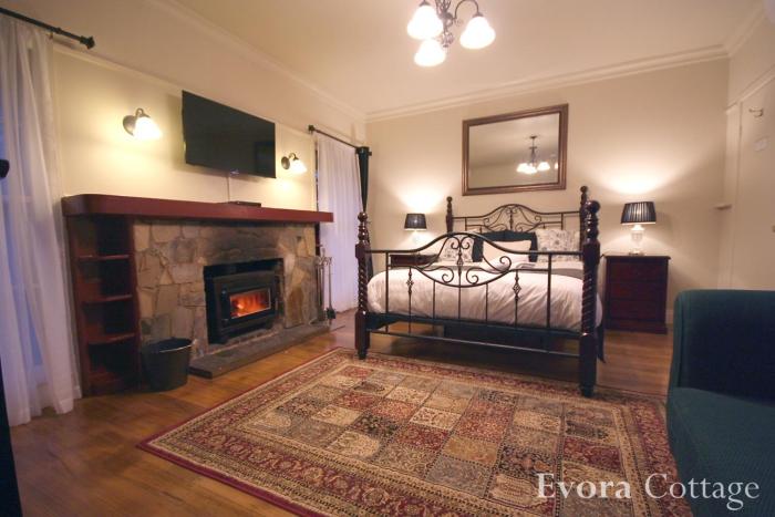 Tudor Cottages Mt Dandenong,Ferny Creek>>Dandenong,4 star