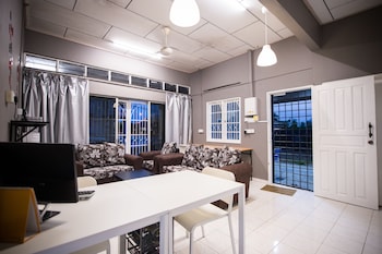 Kemaman Lodge & Cafe - Hostel,Cherating>>Balok,2 star