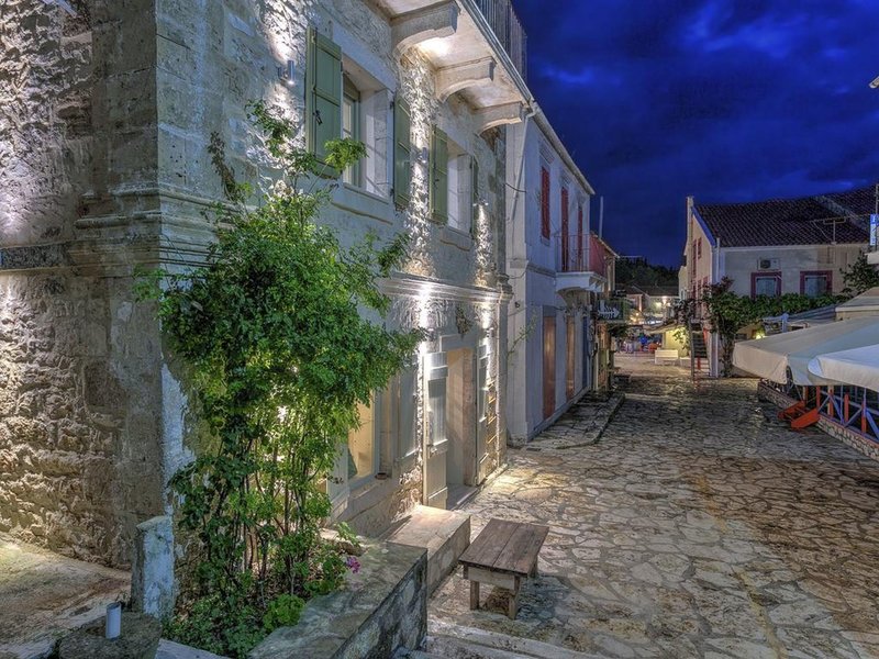 Fiscardonna Luxury Suites,,4 star
