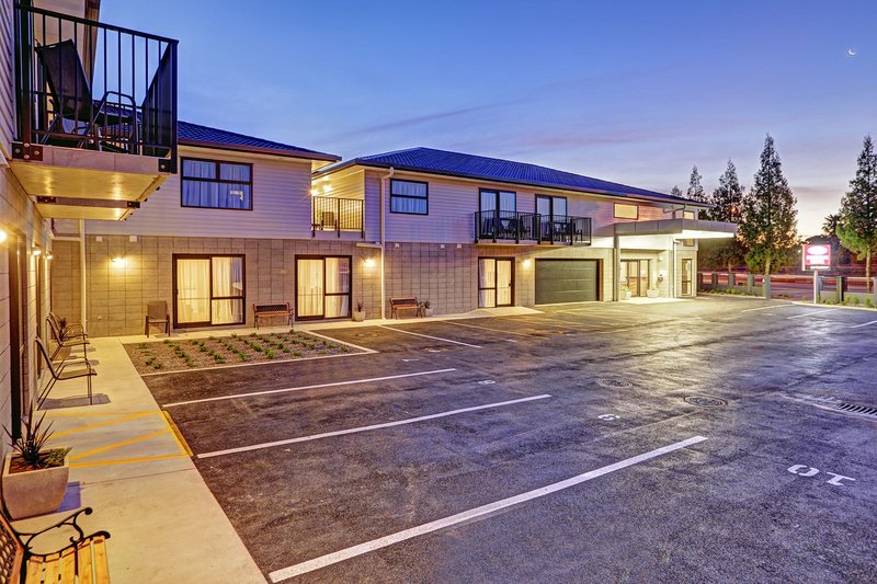 bks premier motel hamilton