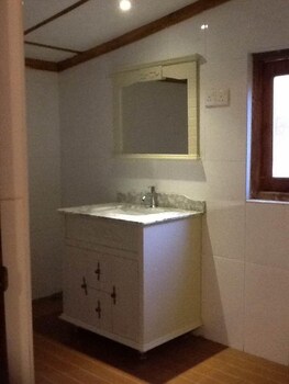 Hotel Margaret Villa,Near Embekke Temple,3 star