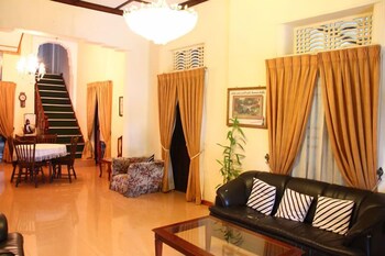 Hotel Margaret Villa,Near Embekke Temple,3 star