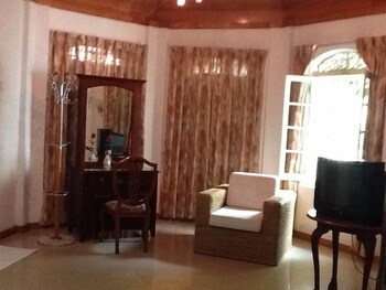 Hotel Margaret Villa,Near Embekke Temple,3 star