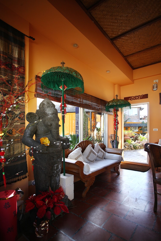red garden resort