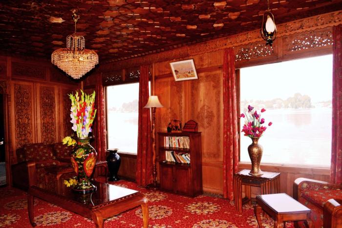 Canada Houseboats,Srinagar>>Jammu And Kashmir,3 star