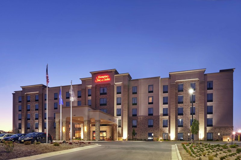hampton inn and suites milwaukee franklin