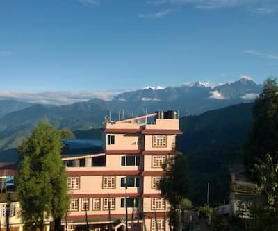 Hotel Ravongla Star,Kewzing Road,3 star