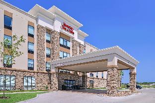 hampton inn and suites altoona des moines
