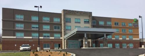 holiday inn express and suites danville by ihg