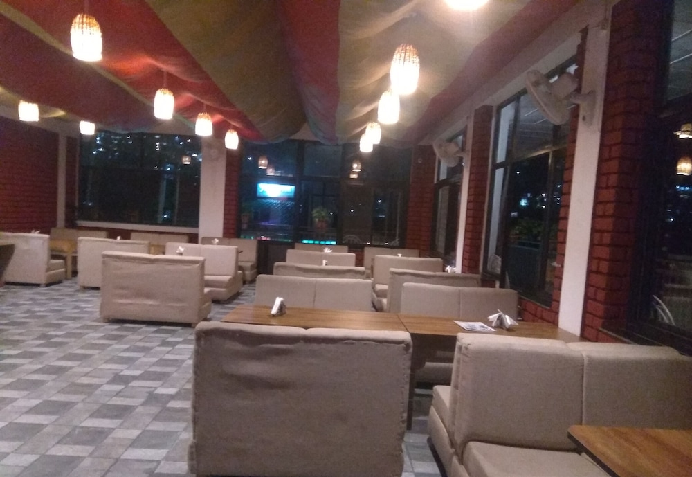 hotel holiday hill