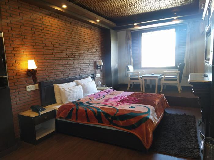 Hotel Parkwood At Mall Road,The Mall Road>>Mussoorie,2 star