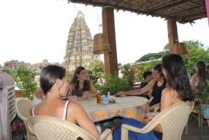 Gopi Guest House,Hampi>>Bellary,2 star