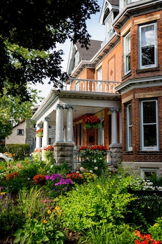 The Secret Garden B&B Inn,,4 star