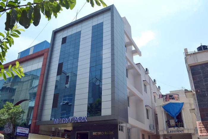 Metro Park,Near Ampa Skywalk Mall,2 star